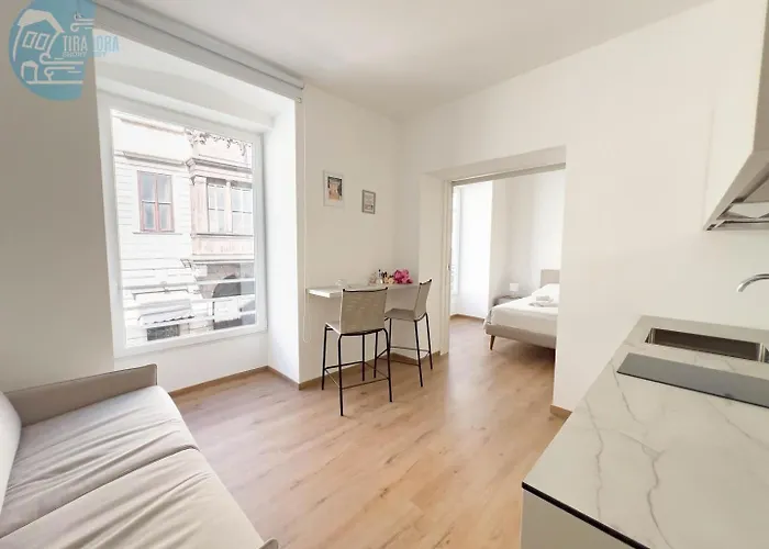 Palazzo Saba Tirabora Short Rent Lägenhet *