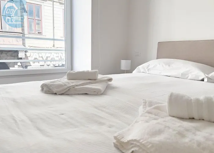 Palazzo Saba Tirabora Short Rent Lägenhet Trieste